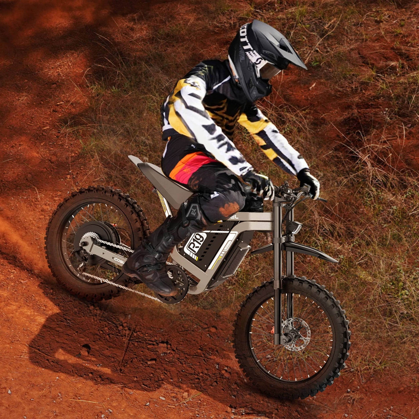 COSWHEEL R19 - rider on red dirt trail