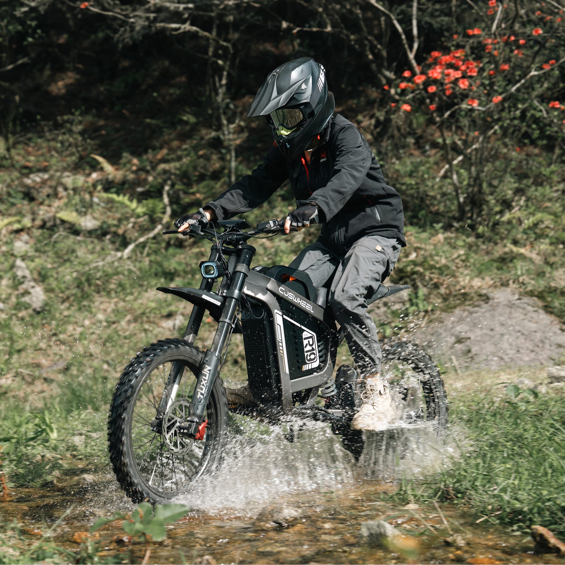 COSWHEEL R19 - rider crossing a stream