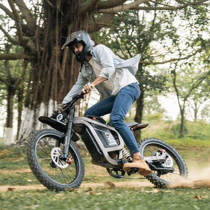 COSWHEEL R19 - rider doing a wheelie